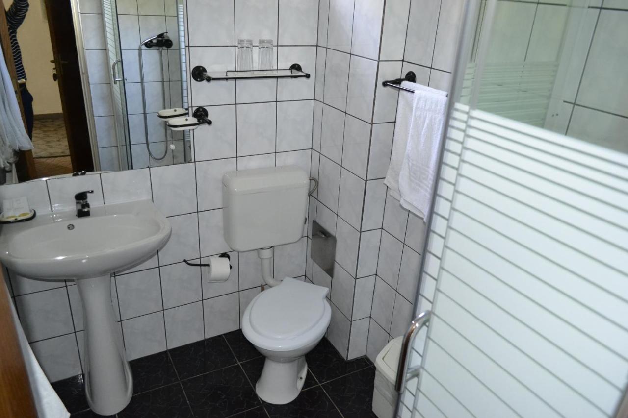 Casa Vinga - Restaurant&Jacuzzi Hotel Poiana Brasov Buitenkant foto