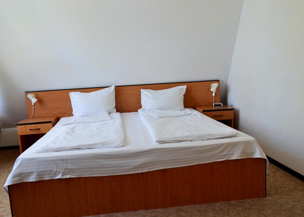 Casa Vinga - Restaurant&Jacuzzi Hotel Poiana Brasov Buitenkant foto