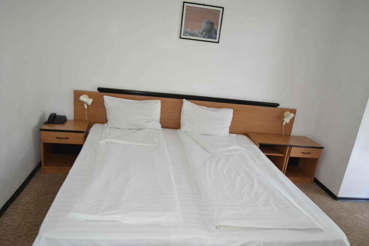 Casa Vinga - Restaurant&Jacuzzi Hotel Poiana Brasov Buitenkant foto